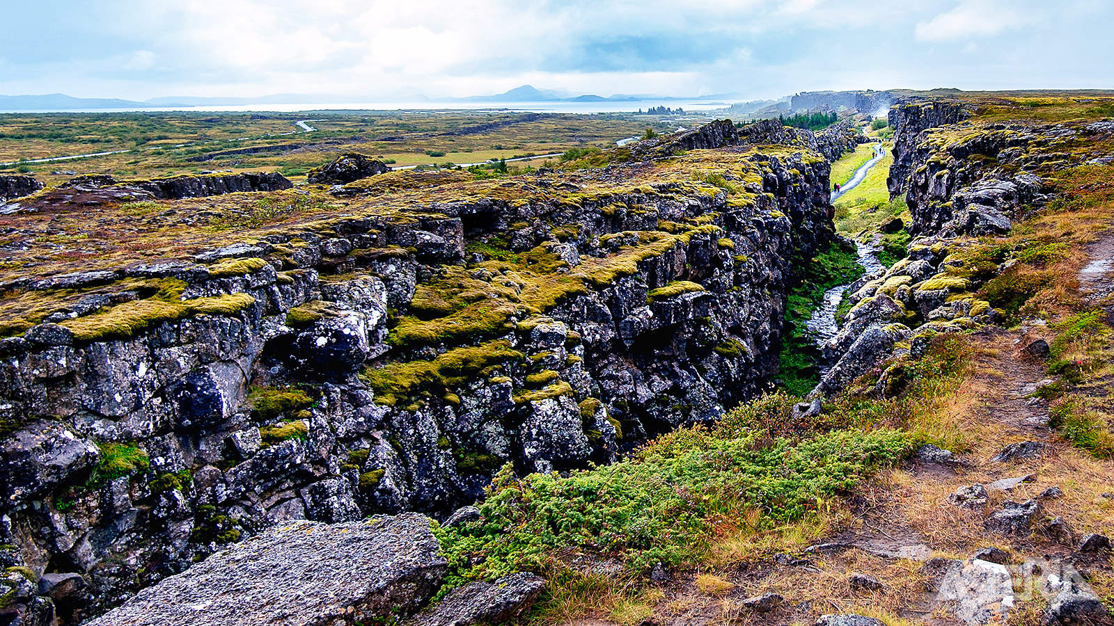 Het Thingvellir-natuurpark is één van de weinige plaatsen ter wereld waar je kan zien hoe de tektonische platen van elkaar wegdrijven