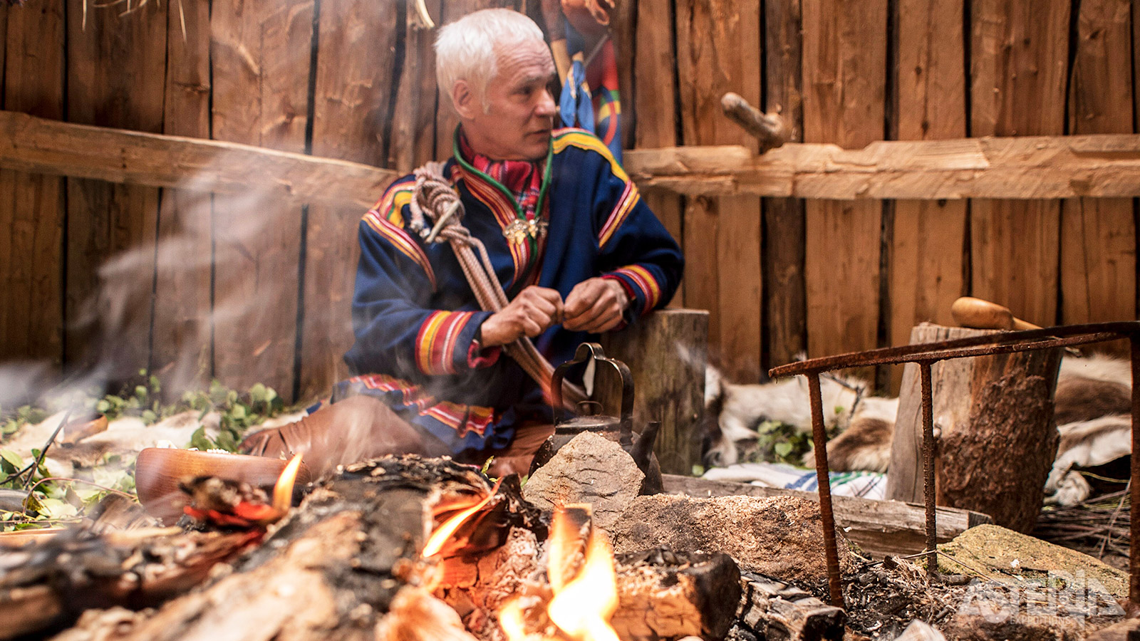 Tijdens een wandeltocht bezoek je een echte Sámi-familie die al generaties lang rendieren houdt in deze regio