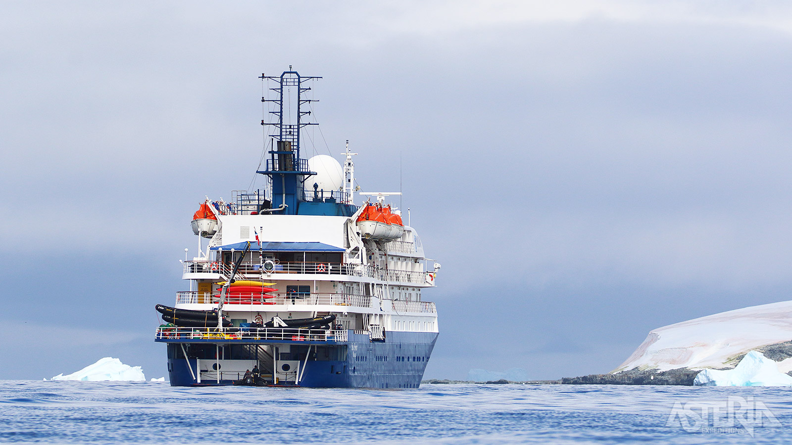 De MV Sea Spirit beschikt over 12 zodiacs die worden ingezet voor verkenning van de omgeving en landingen op verlaten kusten