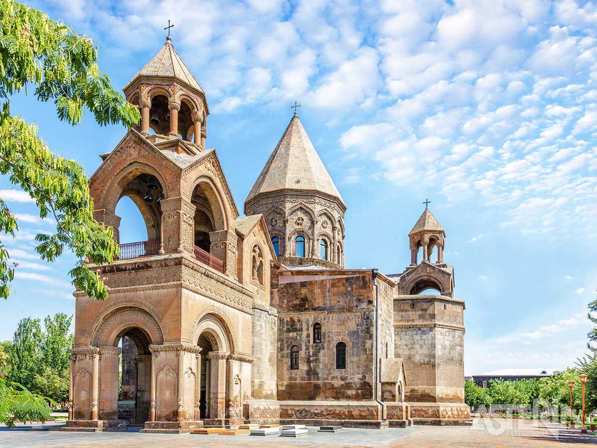 De kathedraal van Echmiatsin (Unesco) is de oudste christelijke kerk van Armenië