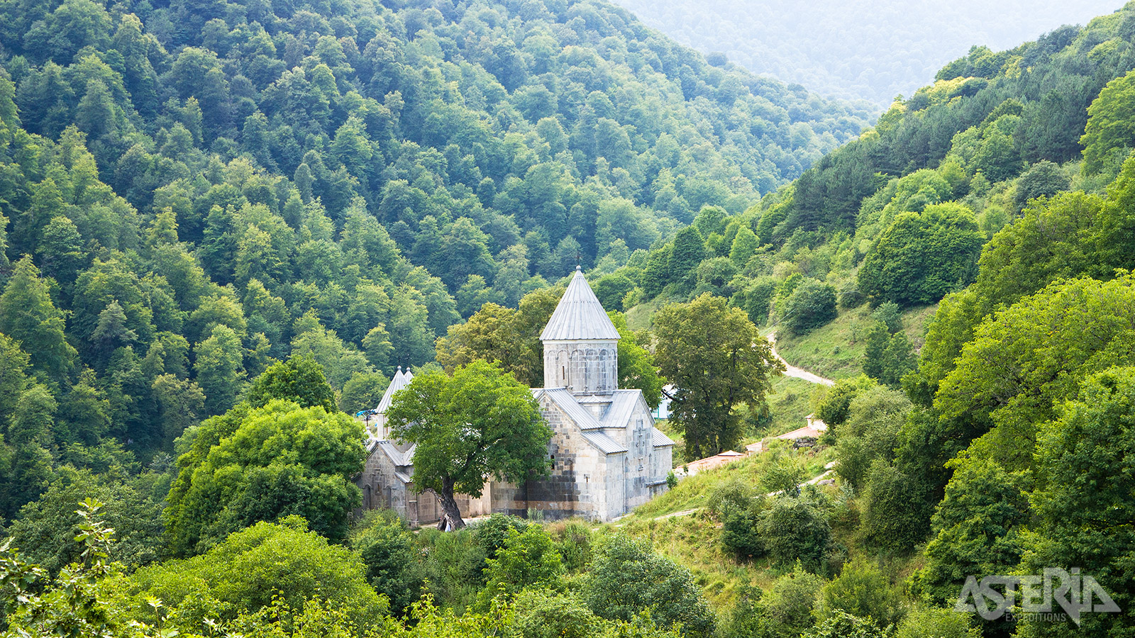 Diep verscholen in de bossen rond Dilijan ligt het klooster van Haghartsin, wat zoveel betekent als ’torenhoge adelaar’