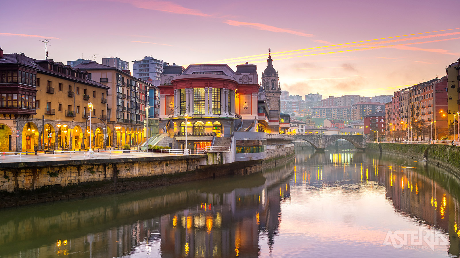 Mercado de la Ribera in Bilbao is één van de grootste overdekte markten van Europa