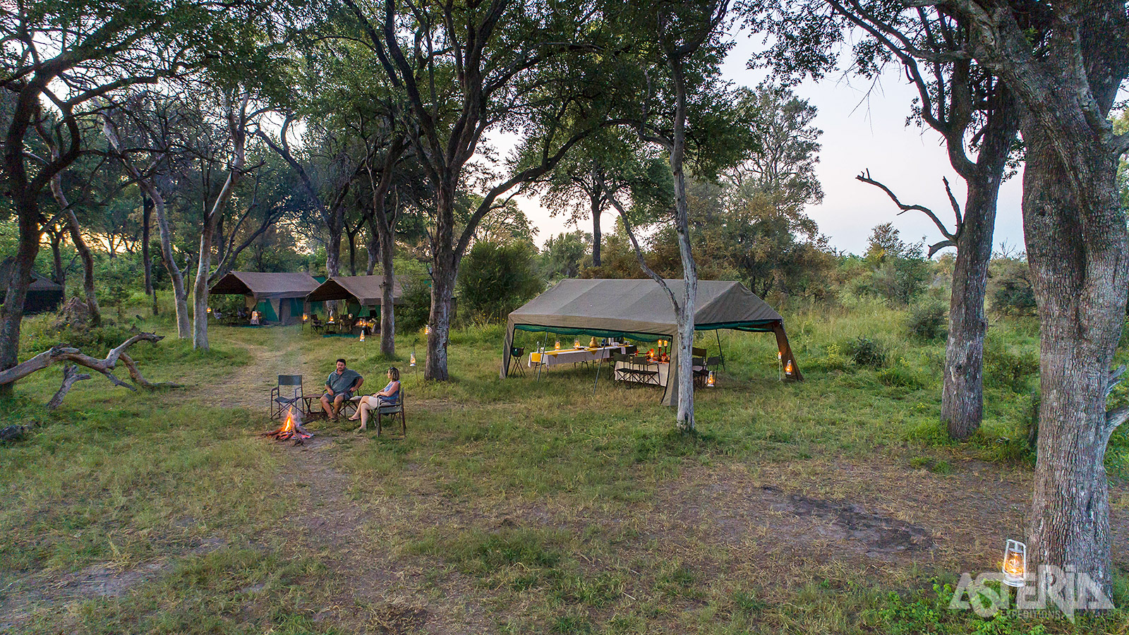 Het kampeerteam neemt alle benodigde spullen mee en zet het volledige kamp voor je klaar op de mooiste plekjes