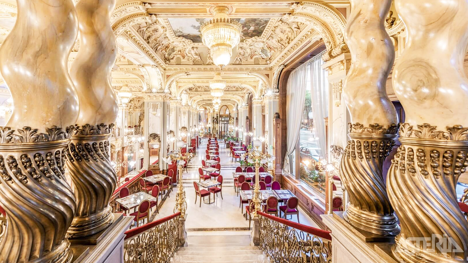 Je dineert in een van de mooiste etablissementen van Budapest: het Grand Café New York