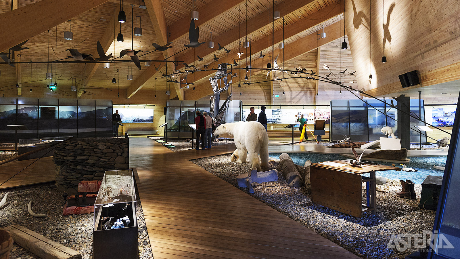 De collectie van het Svalbard Museum omvat meer dan 1.700 objecten, foto’s, archiefstukken, kaarten, tekeningen en boeken
