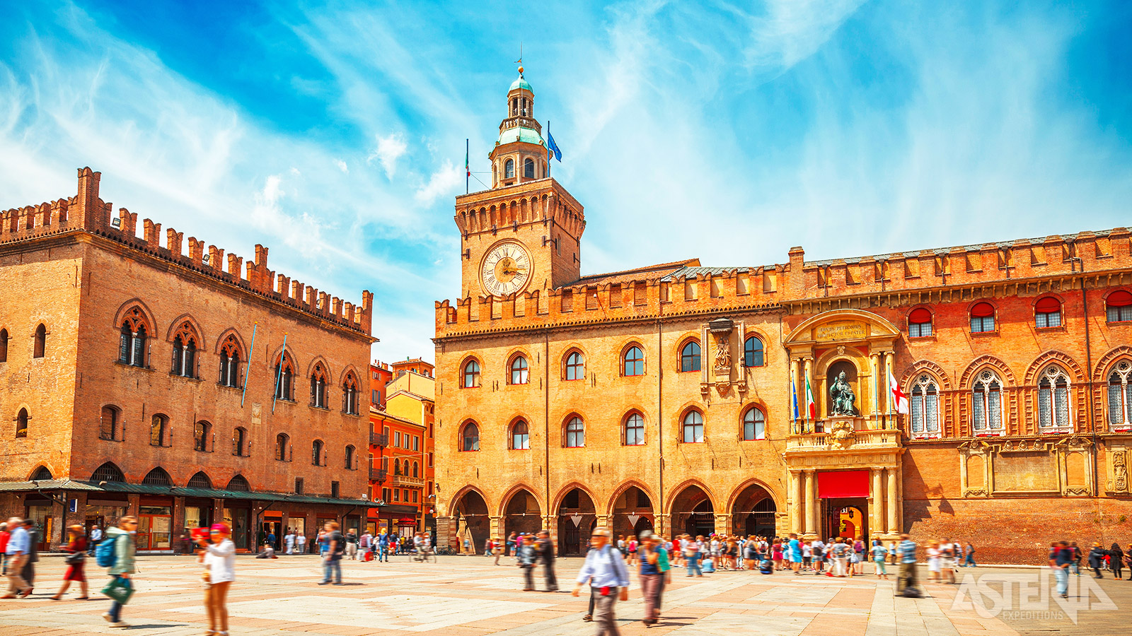 Het mooiste plein van Bologna is zonder twijfel Piazza Maggiore met zijn impossante bouwwerken