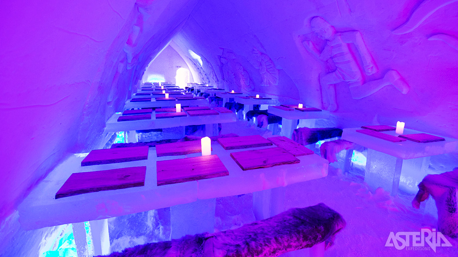 In het Snow Village geniet je van een 3-gangen diner in het Ice Restaurant