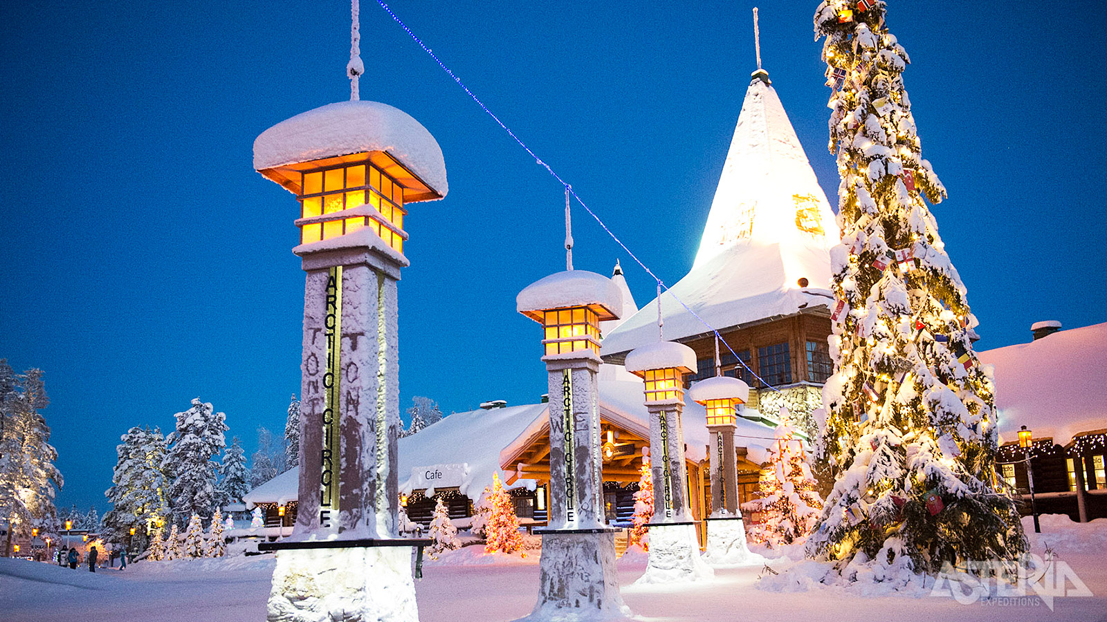 Op bepaalde afreisdata is een bezoek aan het officiële woonplaats van de Kerstman - het Santa Claus Village - inbegrepen