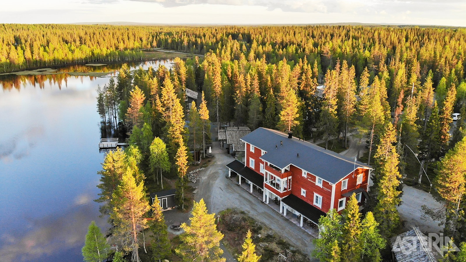 Het Papin Talo wildernishotel aan het Rukajärvi-meer ligt 10 minuutjes van het centrum van Ruka