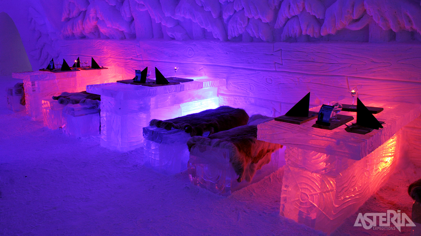 ‘s Avonds geniet je van een 3-gangendiner in het Ice Restaurant van het Snow Village