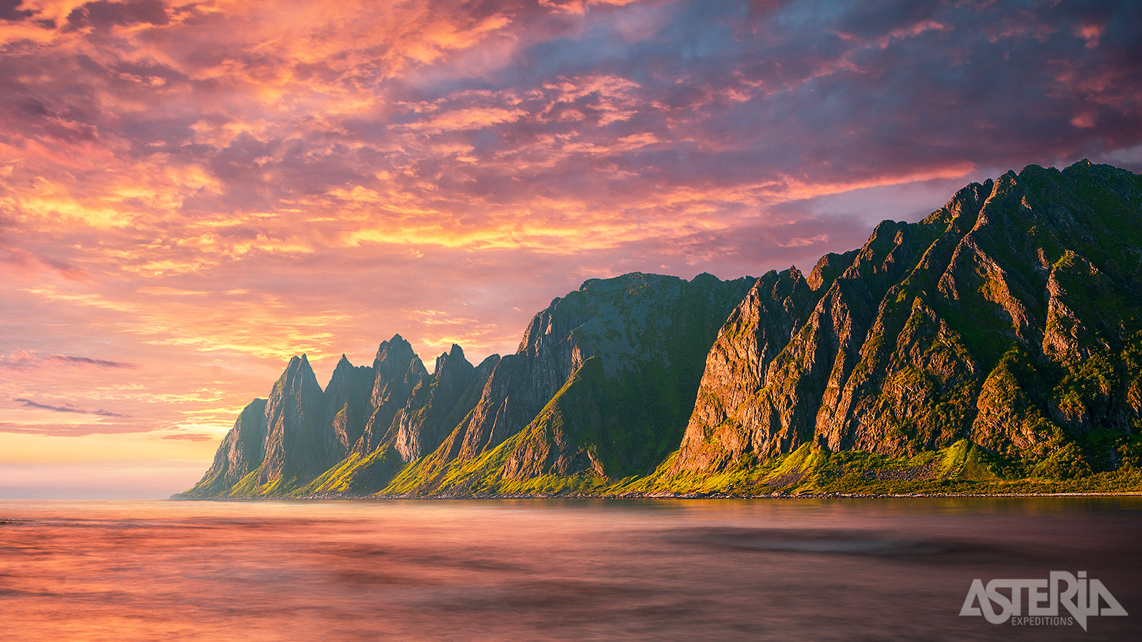 Senja met zijn spectaculaire rotsformaties is één van de grootste eilanden van de Vesterålen