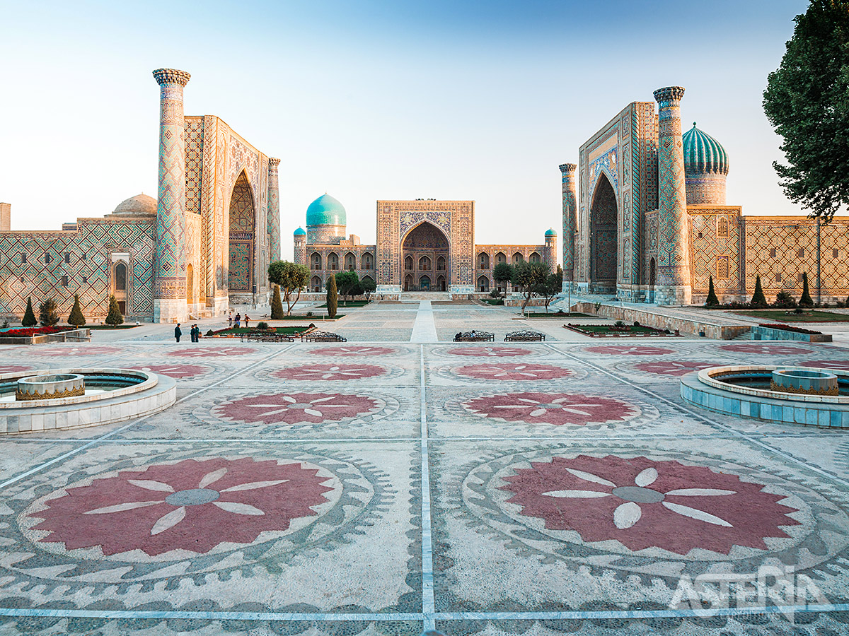 Het stadscentrum van de hoofstad Samarkand is een mix van oud en nieuw en heeft een Europese uitstraling