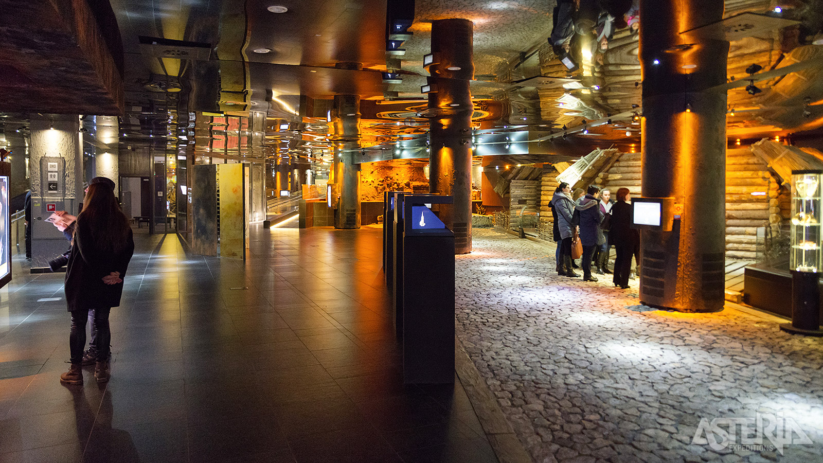 Het Rynek Underground-museum verschaft meer inzicht in het rijke handelsverleden, marktgebeuren en middeleeuwse connecties van de stad