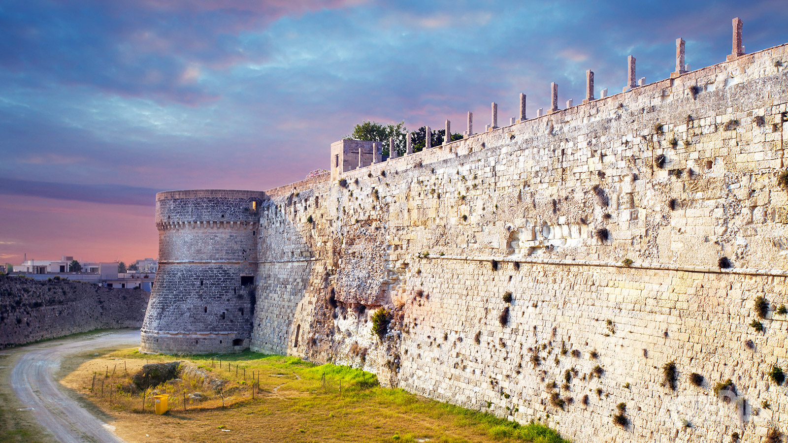 Veel mensen kennen het Kasteel van Otranto (Castello di Otranto) als de plek waar de allereerste gotische roman zich afspeelt