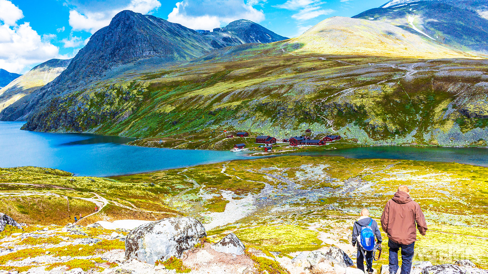 Rondane staat bekend om zijn prachtige berglandschap, met pieken die tot 2.178 meter boven zeeniveau reiken