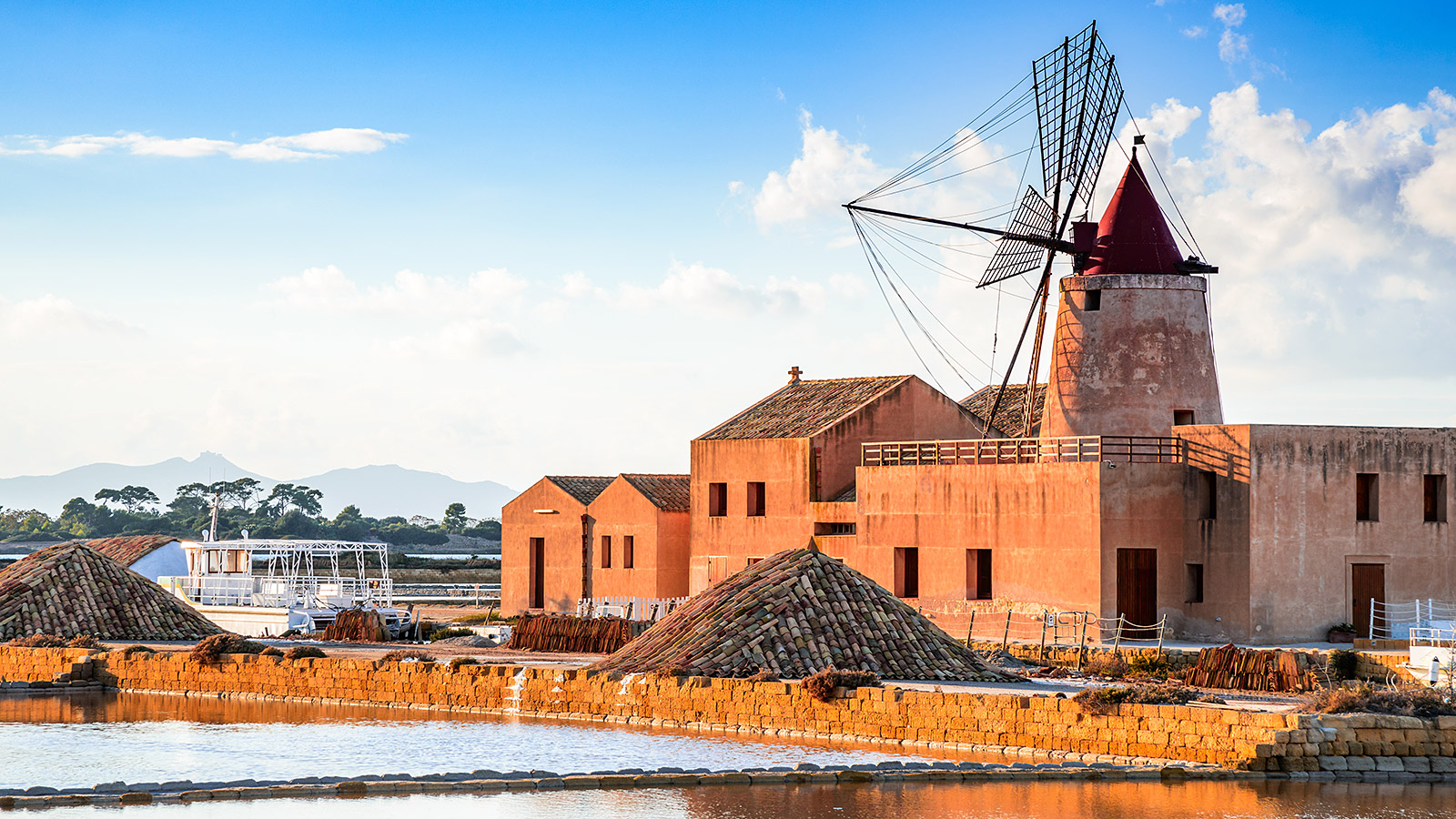 In de Salina van Marsala leer je meer over de zoutwinning op Sicilië