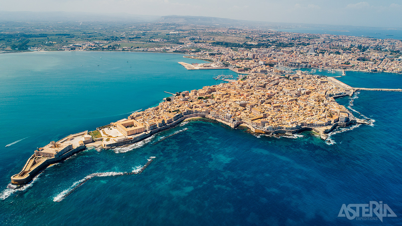 Het gezellige eiland Ortigia vormt de thuisbasis van tal van barokke monumenten