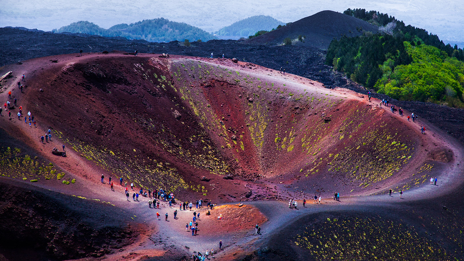 De 2 Silverstri-kraters dateren van de uitbarsting van de Etna in 1892