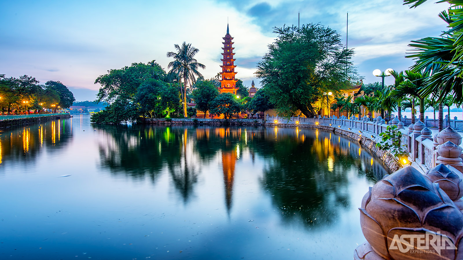 Tran Quoc, de 1.500 jaar boeddhistische pagode is gelegen op een klein eilandje in Hanoi’s West Lake