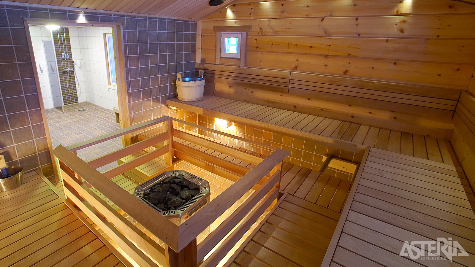 Elke avond kan je genieten van de sauna en het bubbelbad op het buitenterras